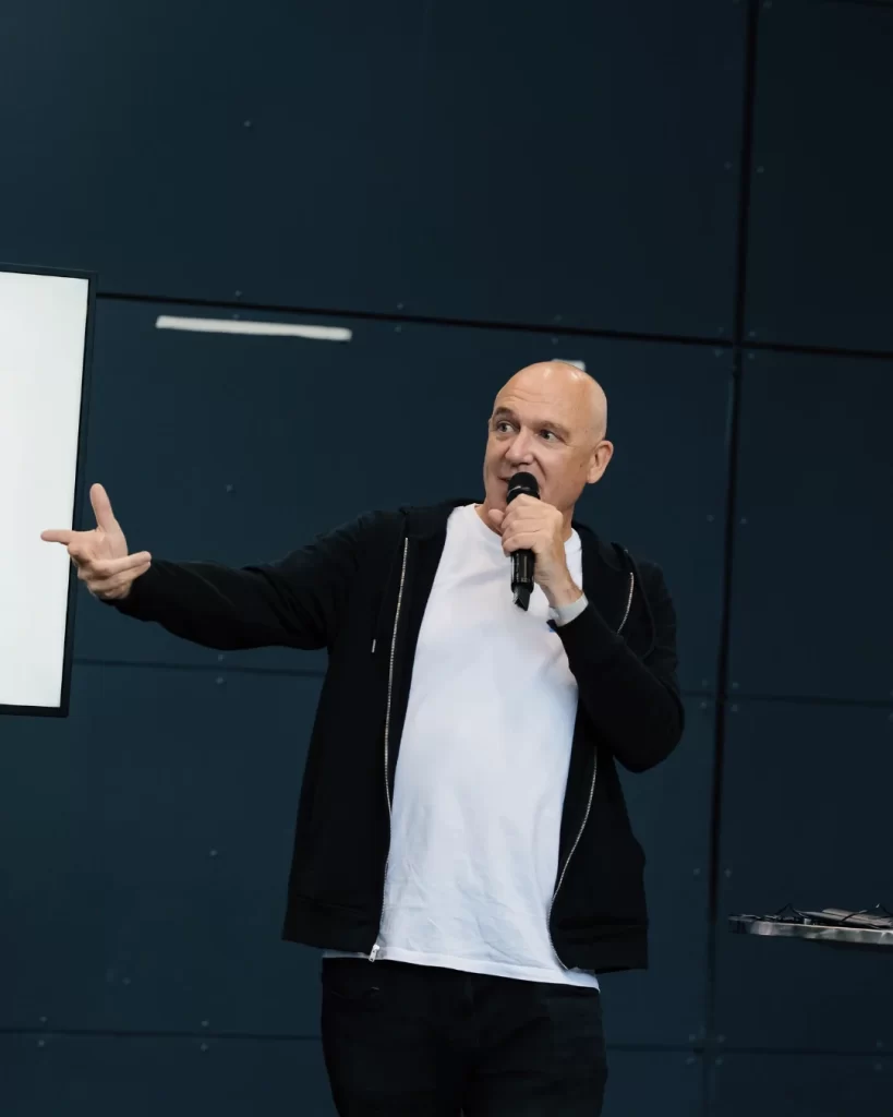 Glenn White, experienced speaker delivering digital marketing training